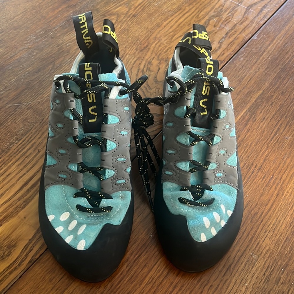 La Sportiva Climbing Shoes Tarantulace - Like New- Sz 6.5 (fits women’s sz 8.5)